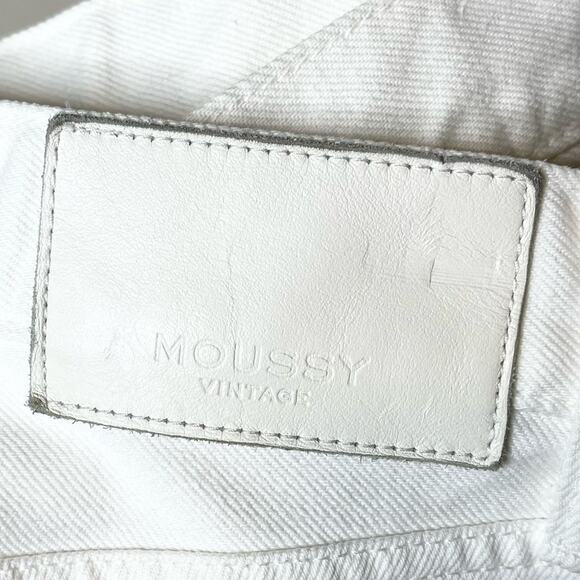 MOUSSY VINTAGE White Wagoner Straight Jeans Distressed Raw Hem Size 26 - Picture 7 of 10